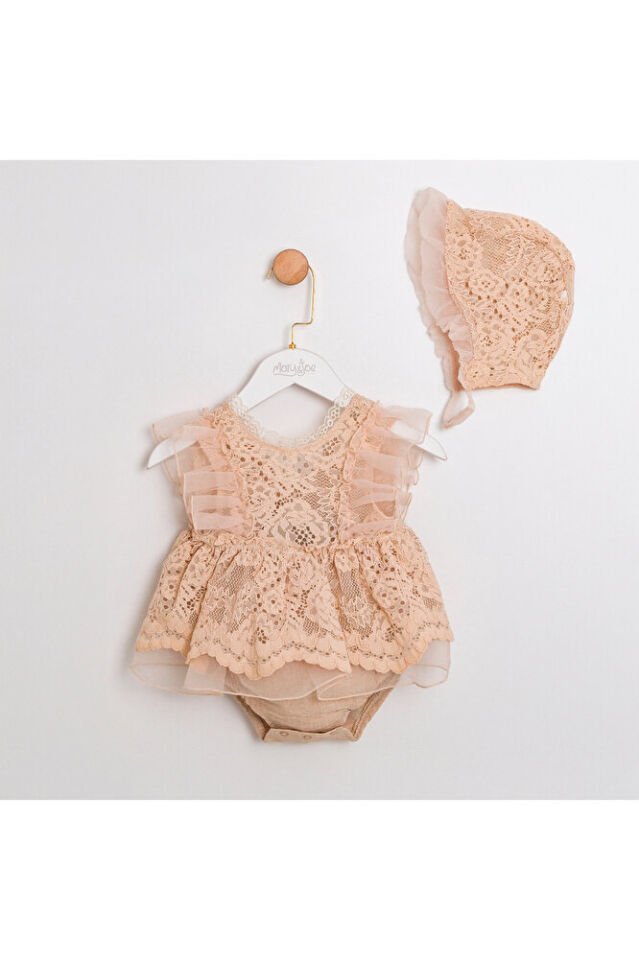 Romantik Arkası Fiyonklu Dantel Ve Boneli Kız Bebek Romper