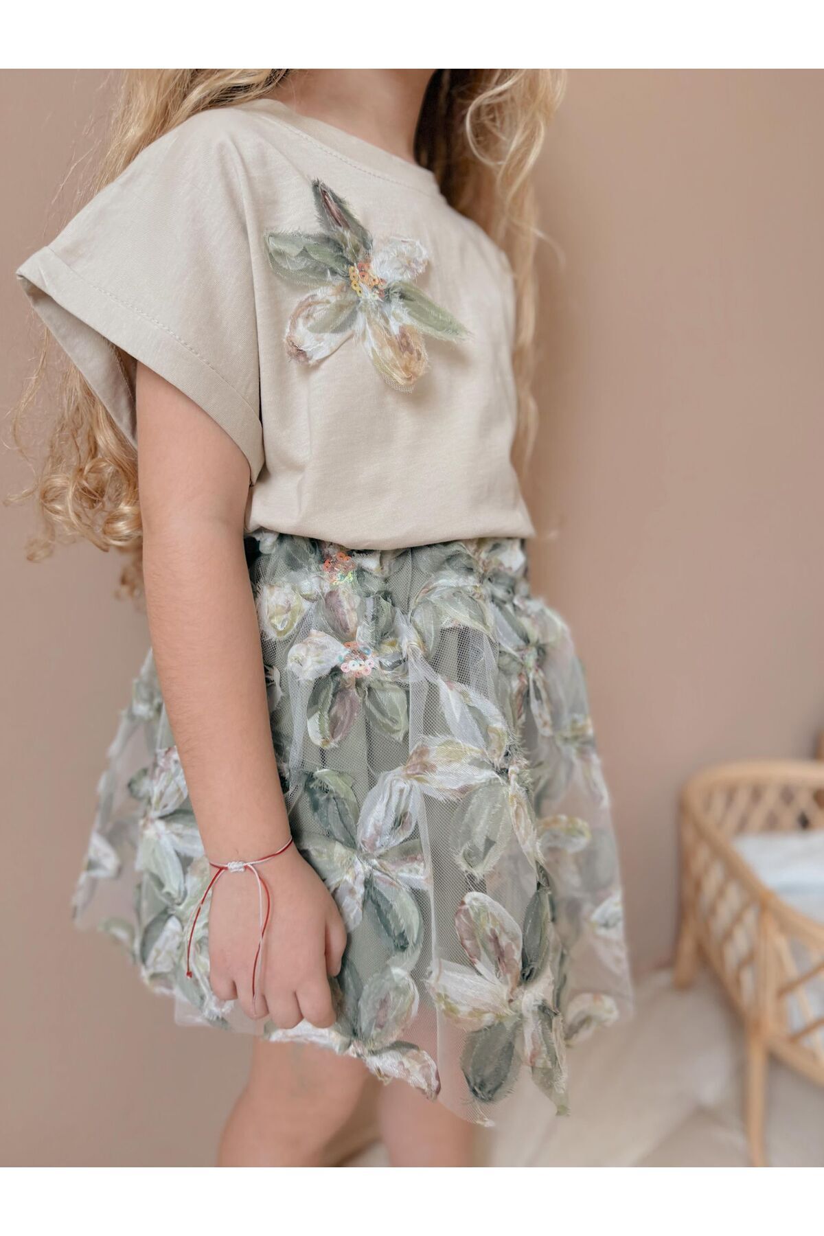 Kabartma Çiçekli Etekli Blüzlü İkili Kız Çocuk Takım