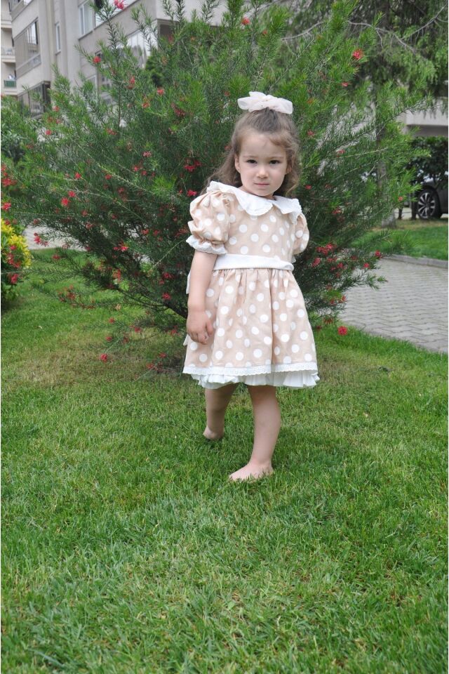 Puantiyeli Bebe Yakalı Arkası Fiyonklu Kız Çocuk Elbise Bej - 3-4 Yaş