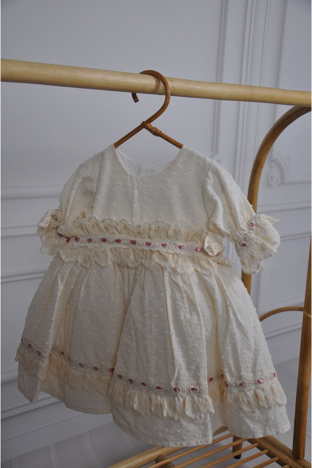 Arkası Çiçek Detaylı Vintage Kız Çocuk Elbise Krem - 2-3 Yaş