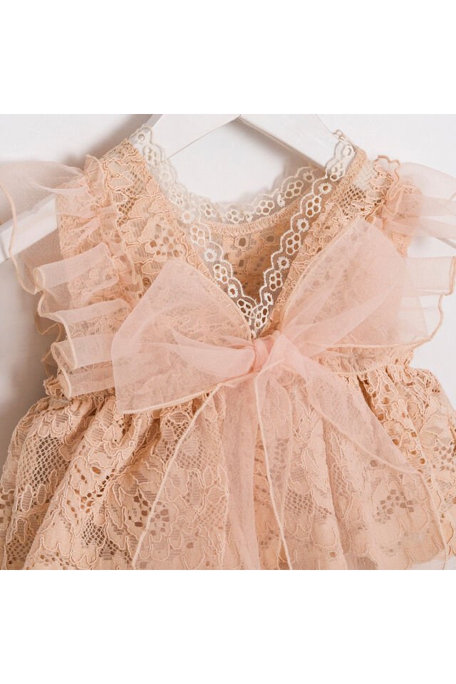 Romantik Arkası Fiyonklu Dantel Ve Boneli Kız Bebek Romper