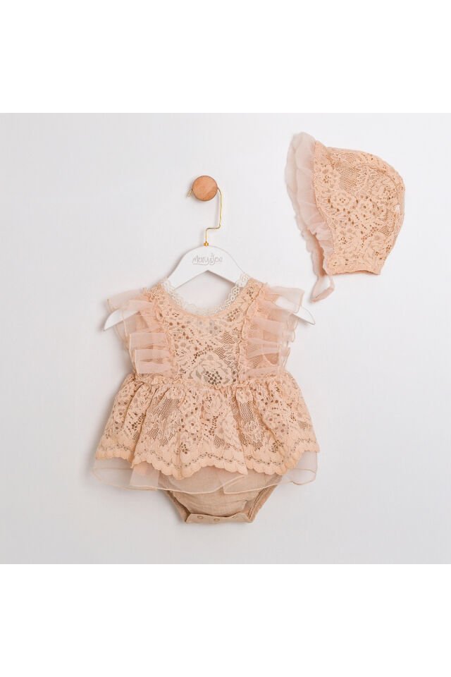 Romantik Arkası Fiyonklu Dantel Ve Boneli Kız Bebek Romper